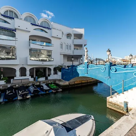Malagasuite Puerto Marina *